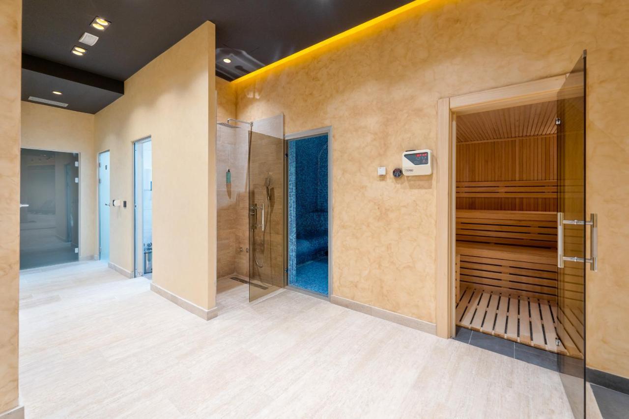 Royal Blue Wellness & Spa ซลาตีบอร์ ภายนอก รูปภาพ